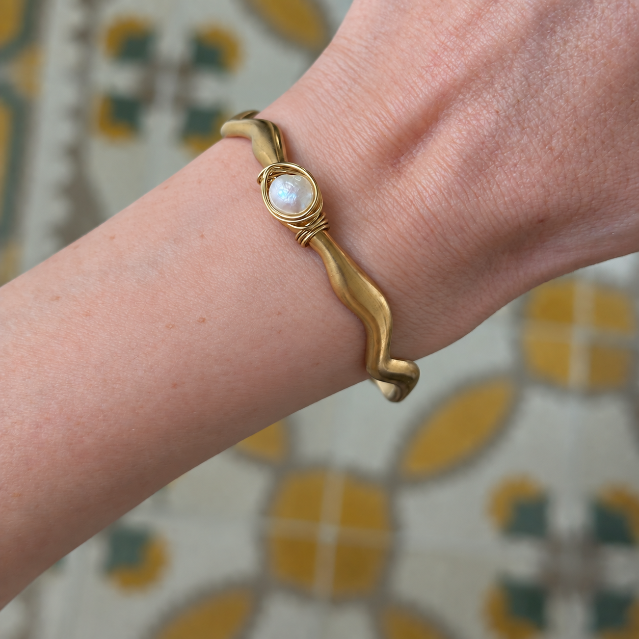 Wave Pearl Bangle
